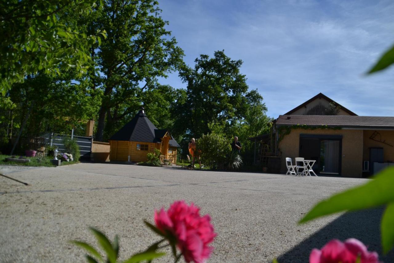 Bed and Breakfast Alaguyauder le KOTA Chatillon-sur-Broue Exterior foto